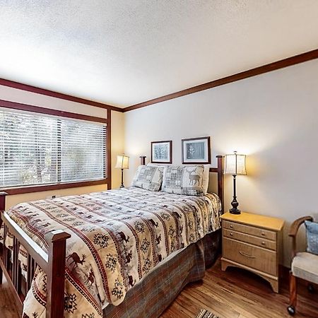 Creekside Retreat & Sierra Townhome Incline Village Ruang foto